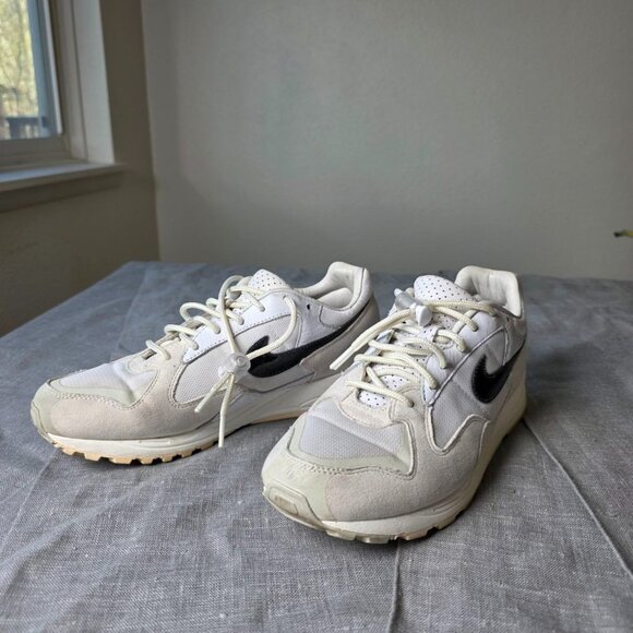 Athletic_Shoes
